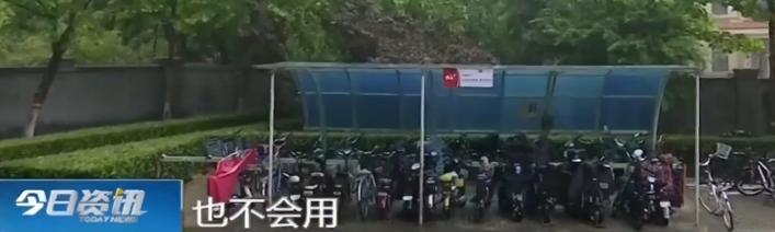 DƬ